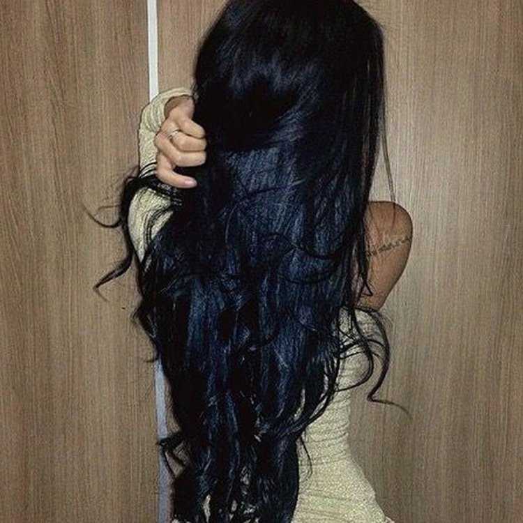 Брюнетки с хвостами на голове50