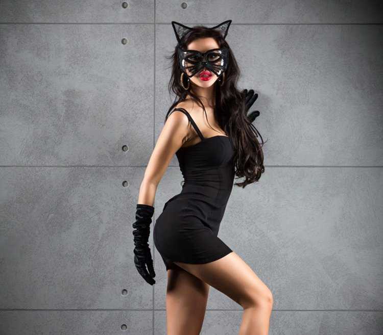 Девушка кошечка