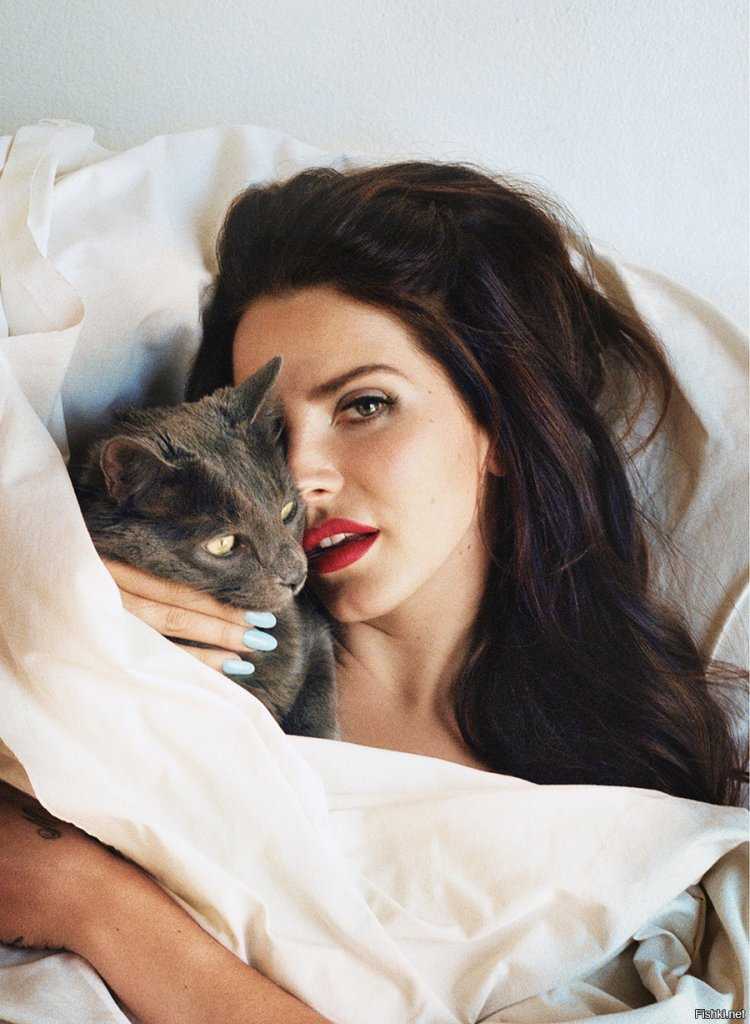 Лана дель Рей с девушкой