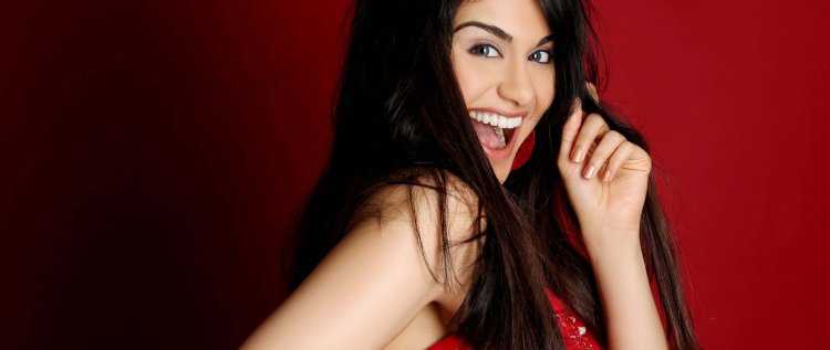 Брюнетка обои