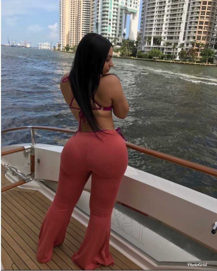 Neiva Mara в купальнике