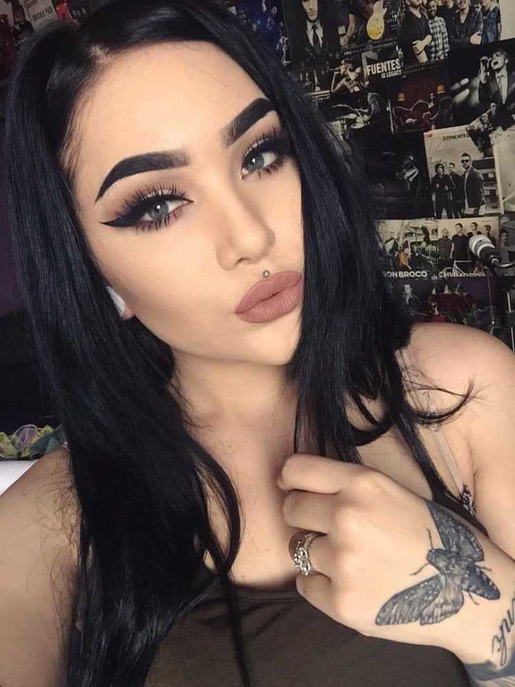 Макияж с черными волосами