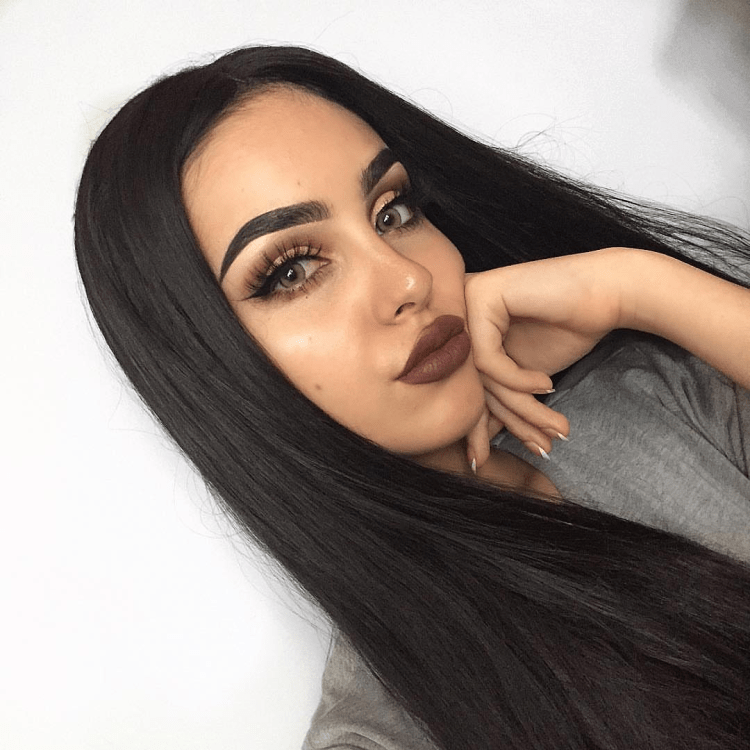 Черные волосы и коричневые брови