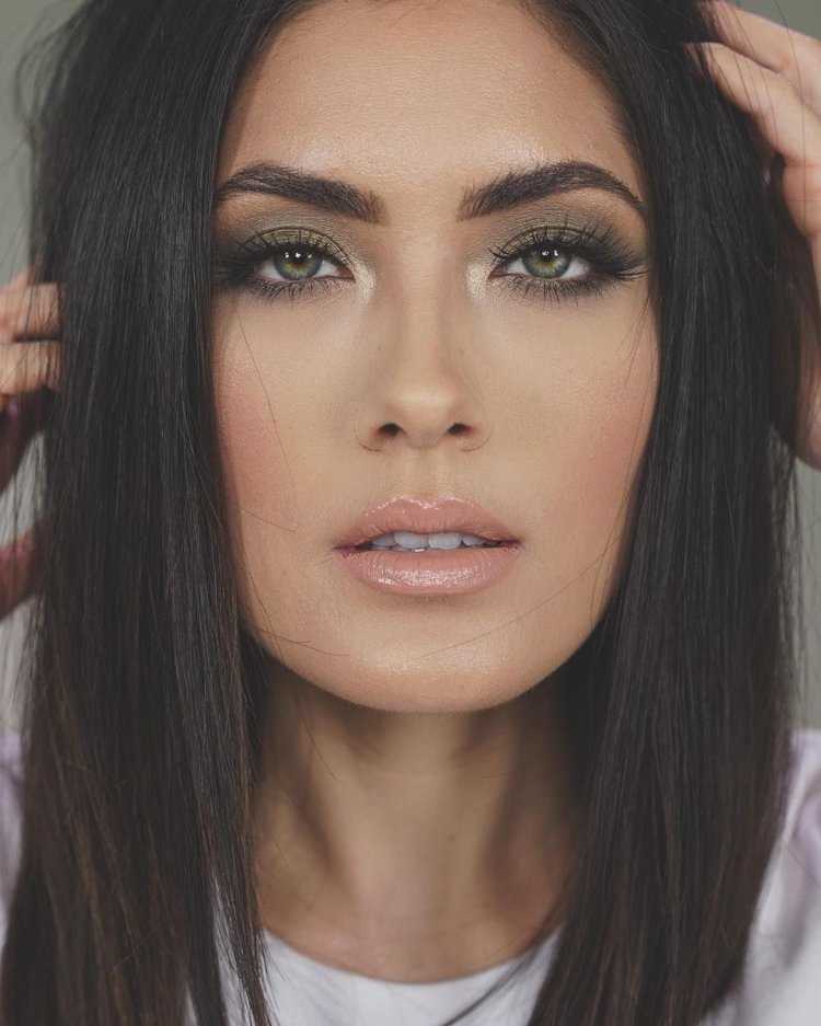 Коричневые брови у брюнеток