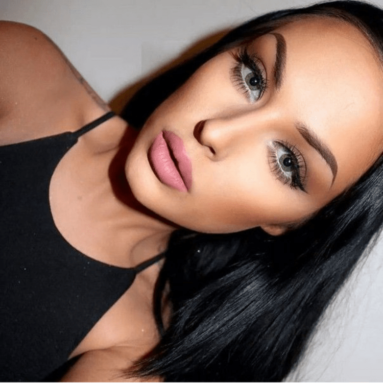 Макияж для голубоглазых брюнеток