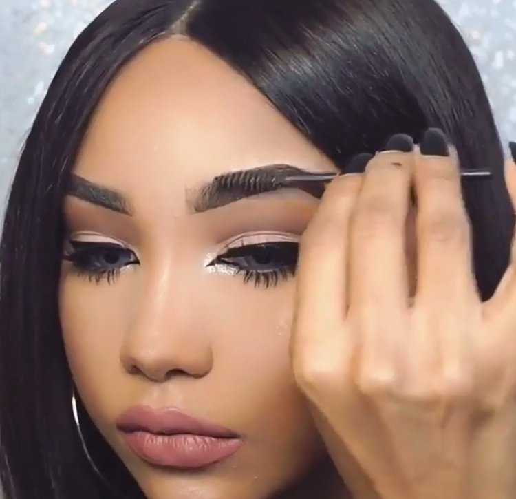 Татуаж бровей для брюнеток