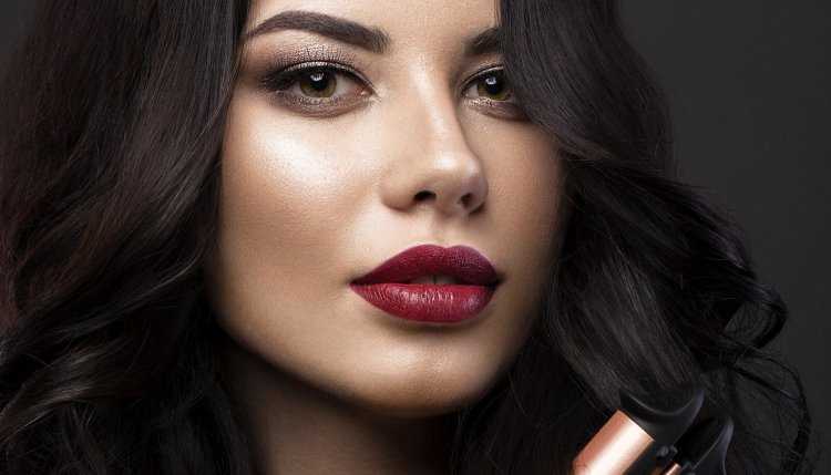 Татуаж губ цвета для брюнеток