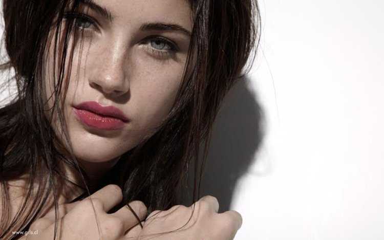 Анна Кристин Спекхарт брюнетка