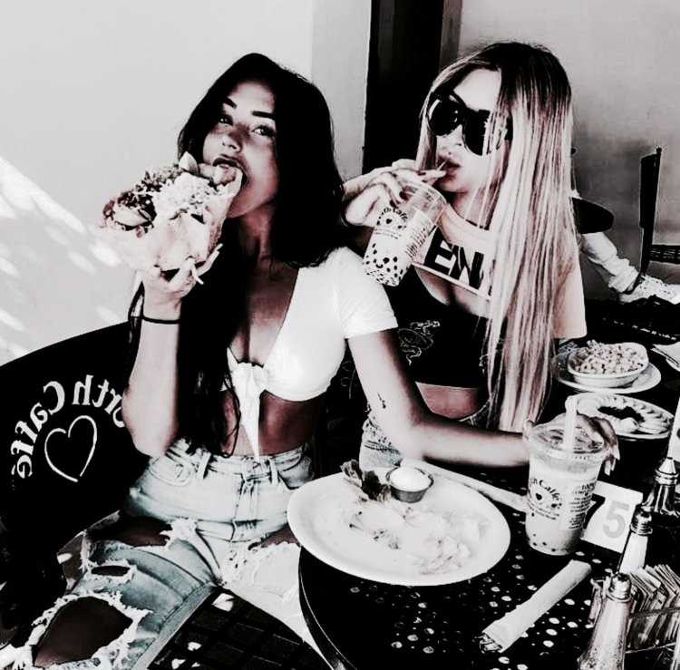 Еда с подругой