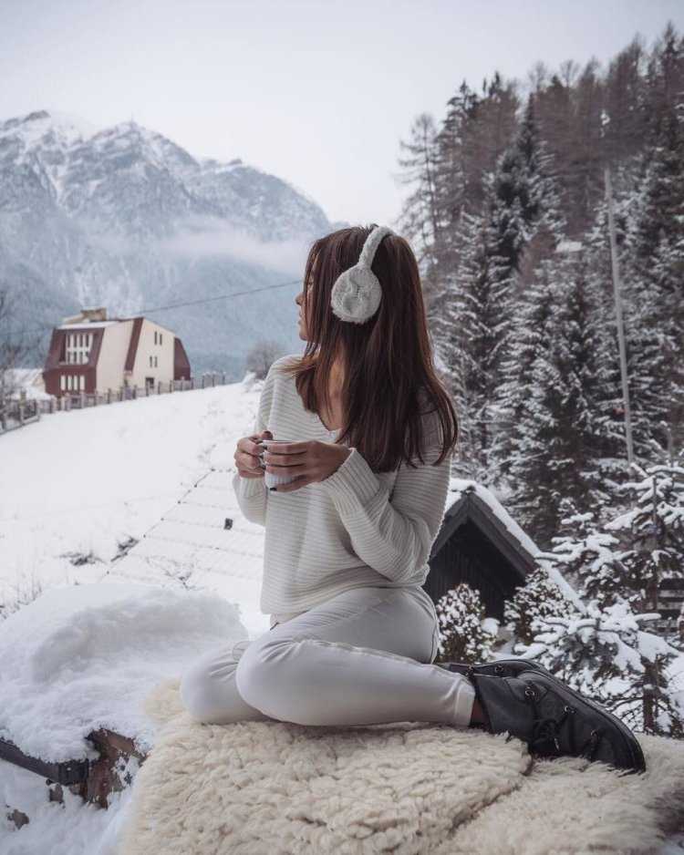 Красивые брюнетки зимой