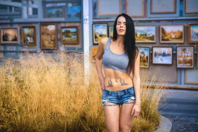 Девушки в шортах мини