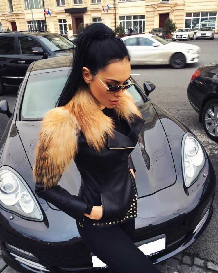 Лаура Джейд в Кожанке