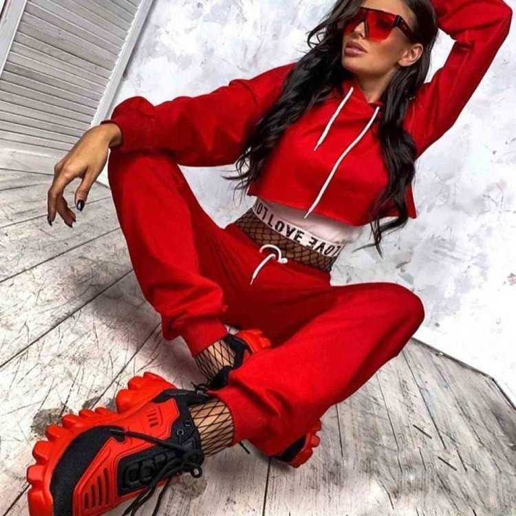 Спортивный костюм женский модный