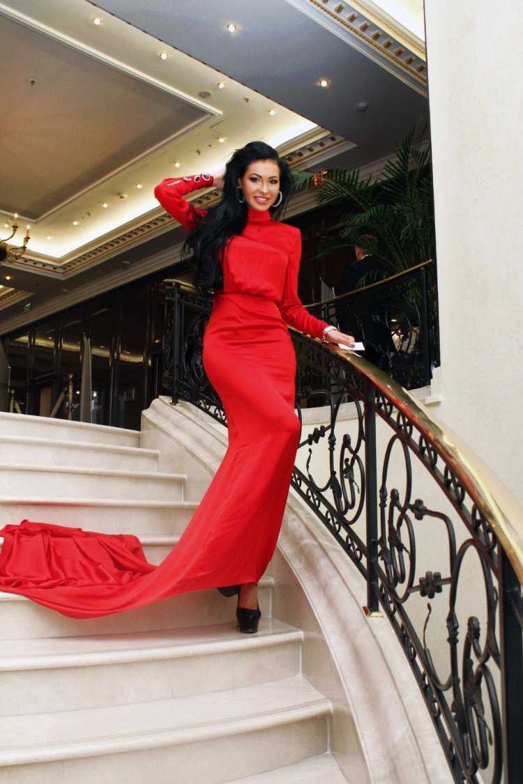 Олеся Малинская в Красном платье