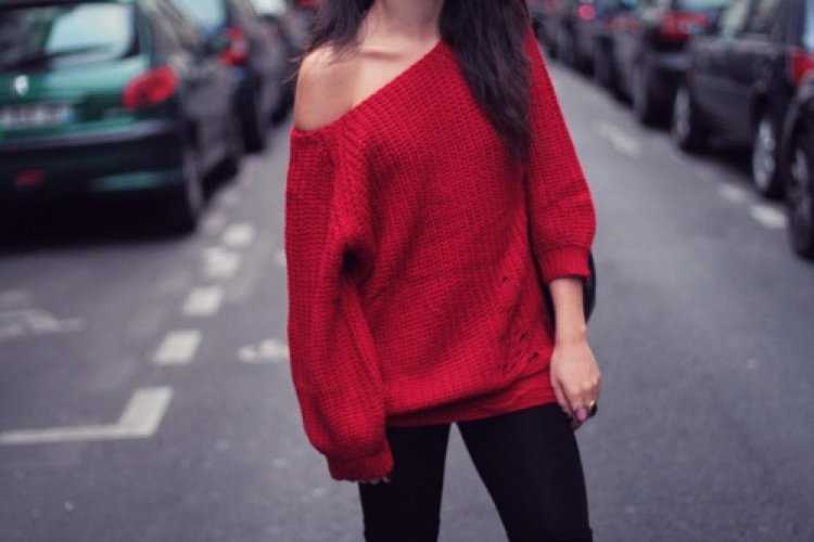 Черно красный свитер