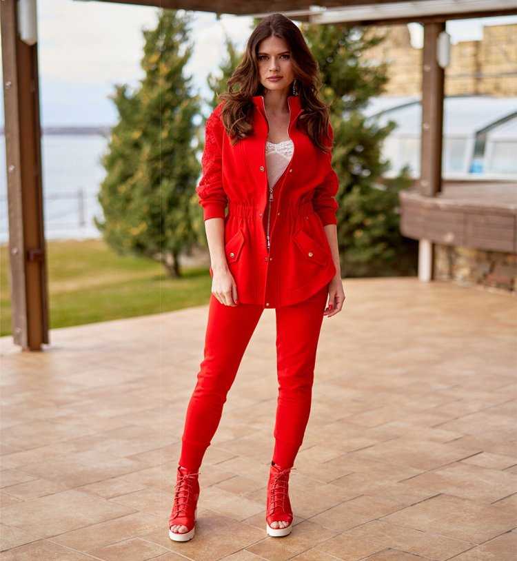 Красный костюм