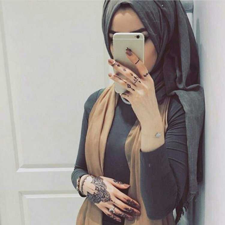 Мусульманка с телефоном