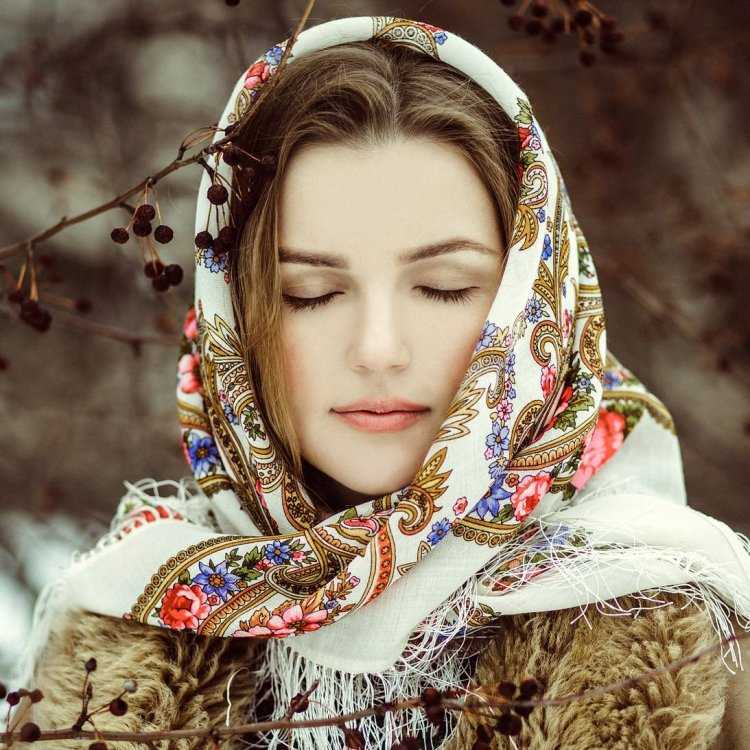 Брюнетки в платках68