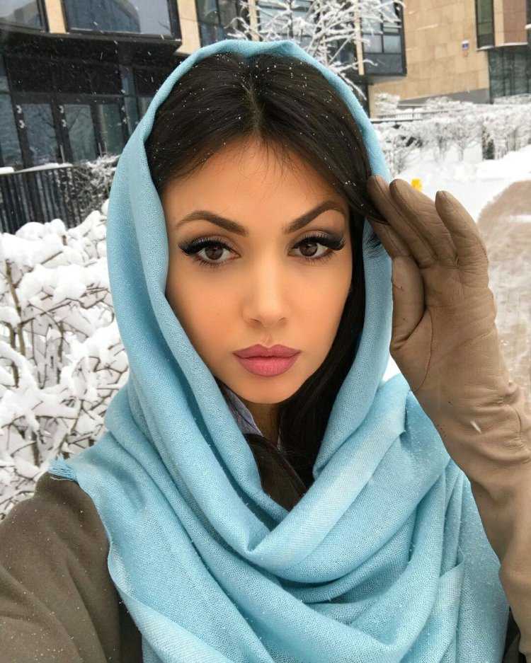 Модель Алена Тосунян зимой
