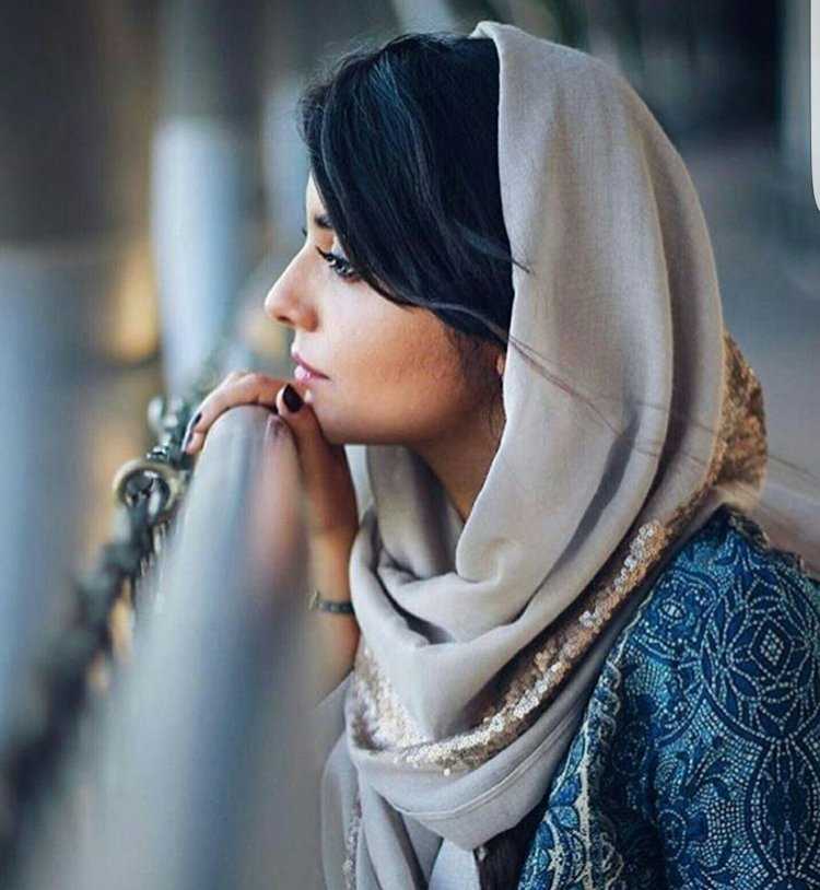 Брюнетки в платках13