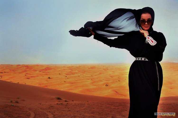 Женщина в пустыне