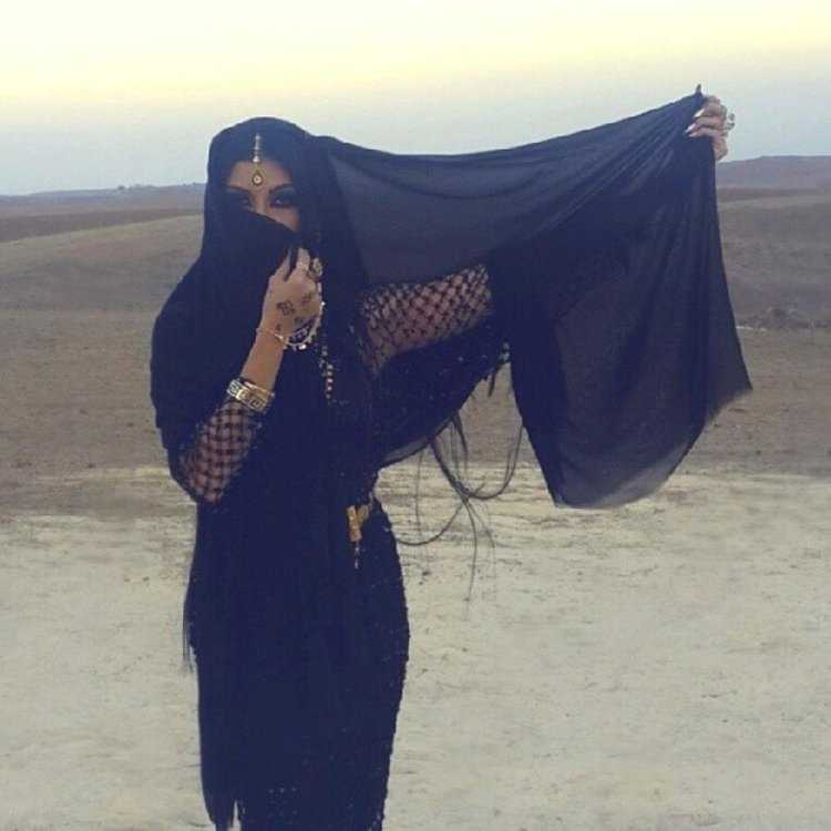 Мусульманка с длинными волосами