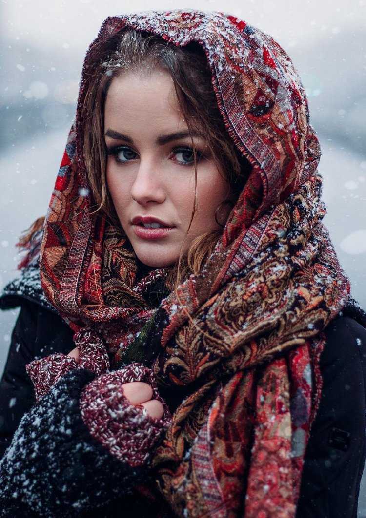 Брюнетки в платках59