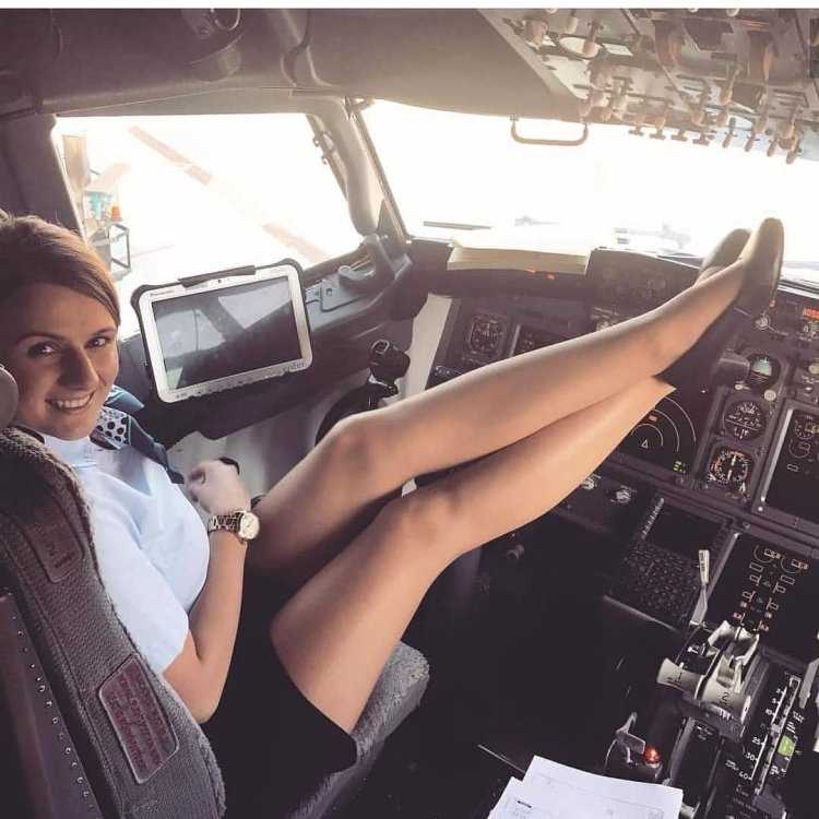 Красивые стюардессы ноги