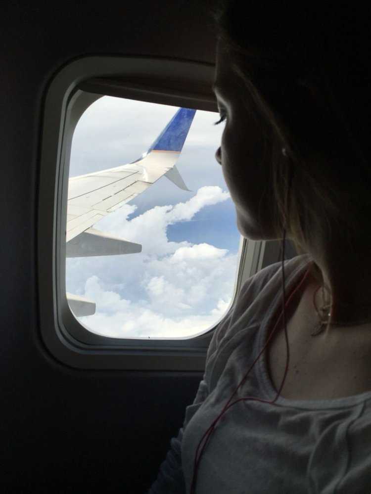Селфи в самолете у окна