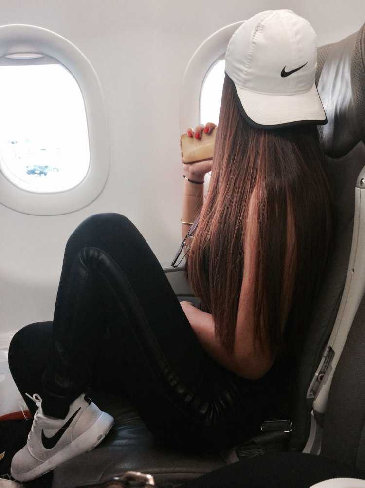 Девочка в самолете