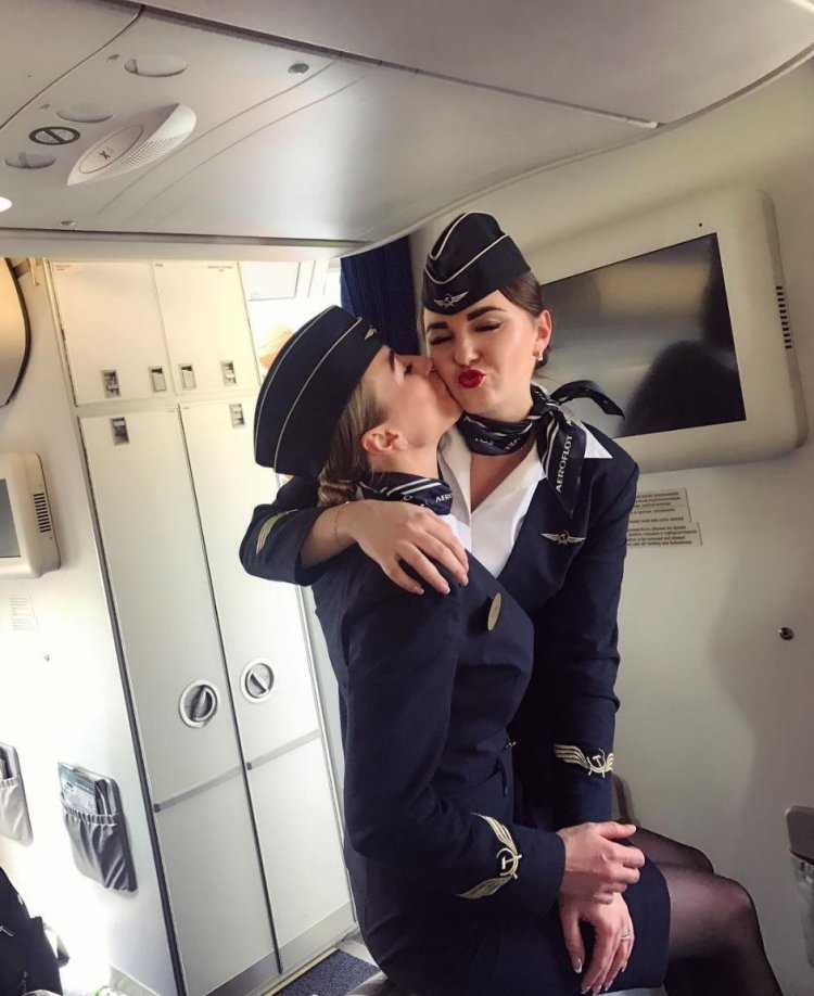 Пилот и стюардесса