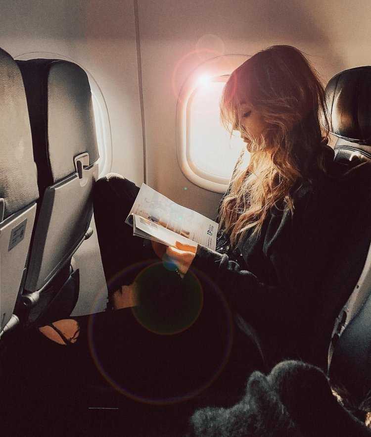 Красивые девушки в самолете