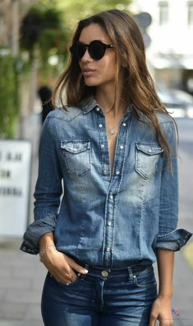 Девушка в джинсовой рубашке