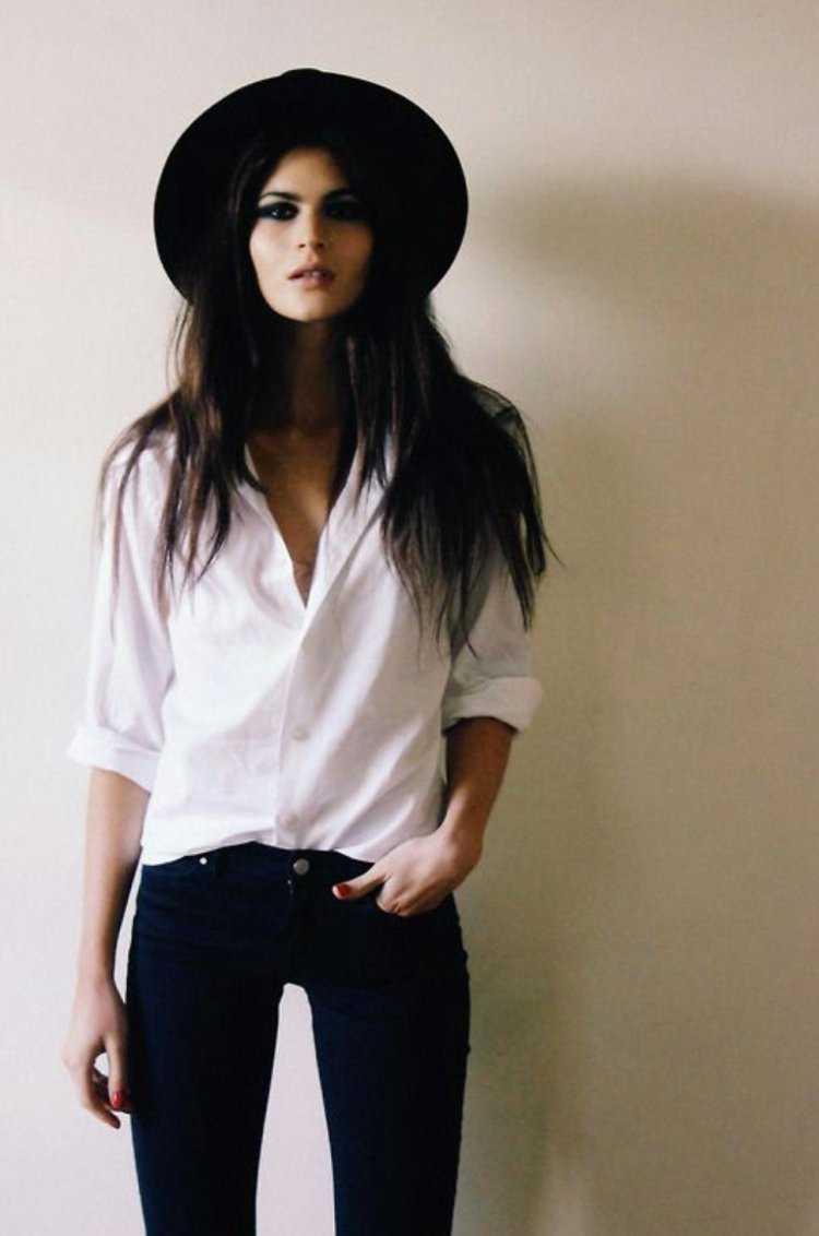 Девушка в черной рубашке