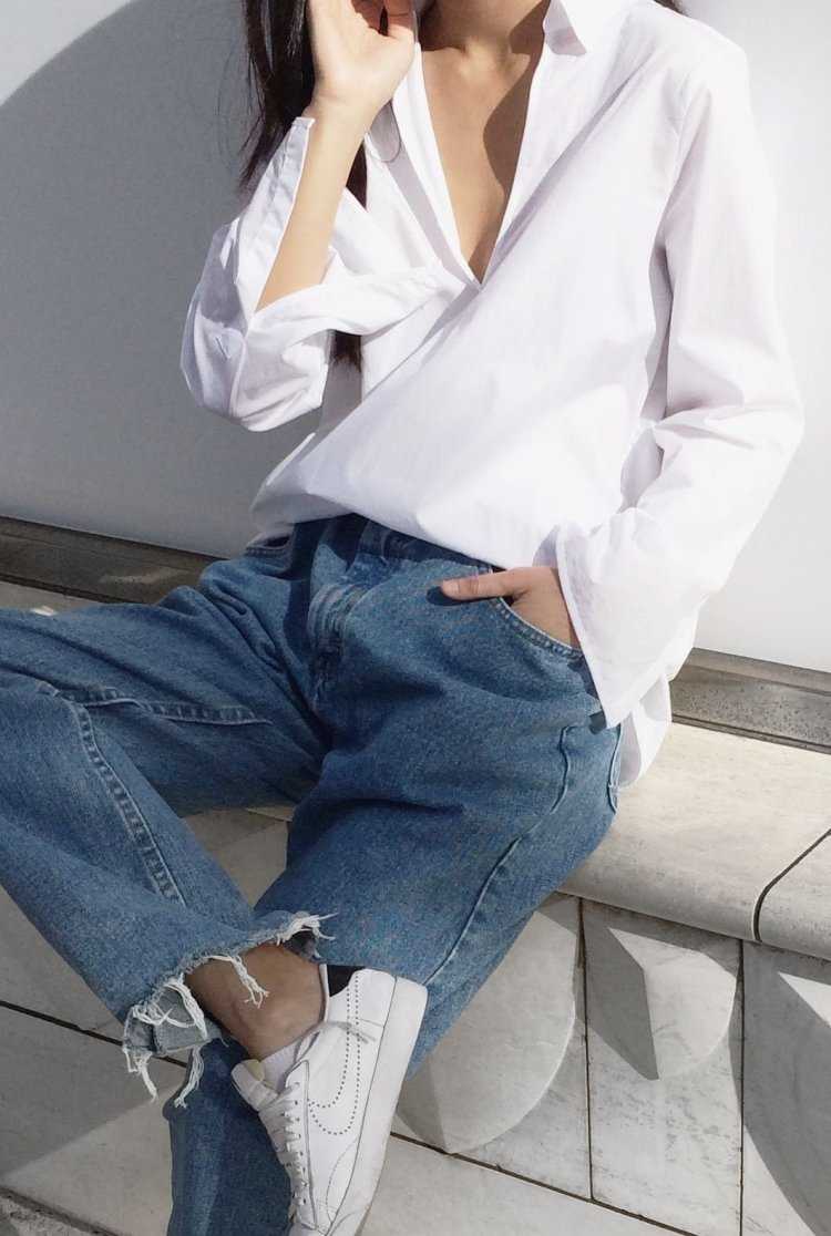 Девушка в рубашке фото на аву