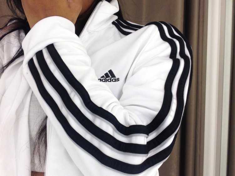 Очень красивые девушки в адидасе