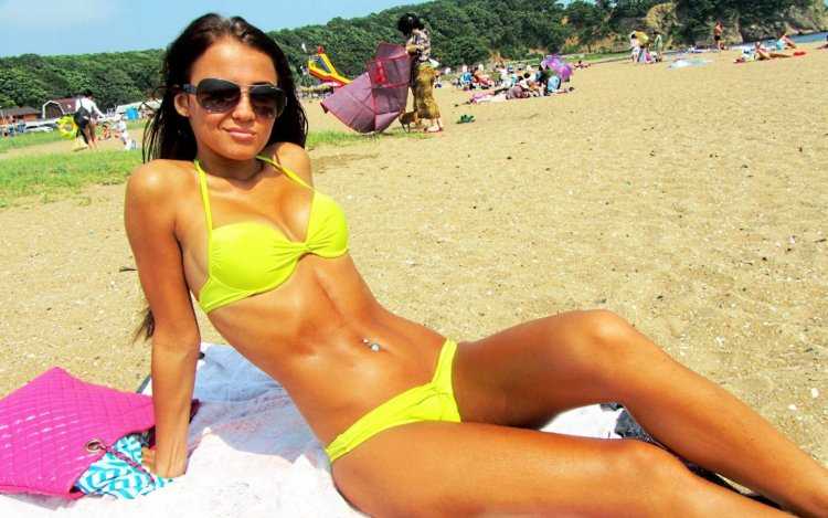 Девушки в купальниках частное