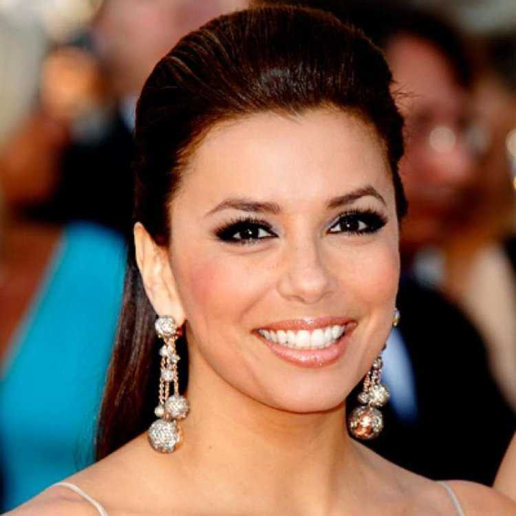 Макияж под синее платье для карих глаз