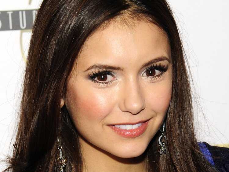 Брюнетки знаменитости с карими глазами49