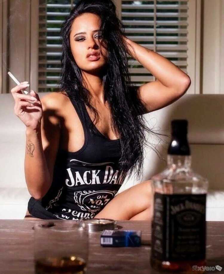 Красивые девушки и алкоголь