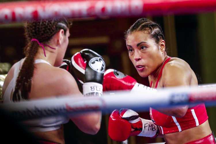 Чемпионка мира ММА Каролина Городилова