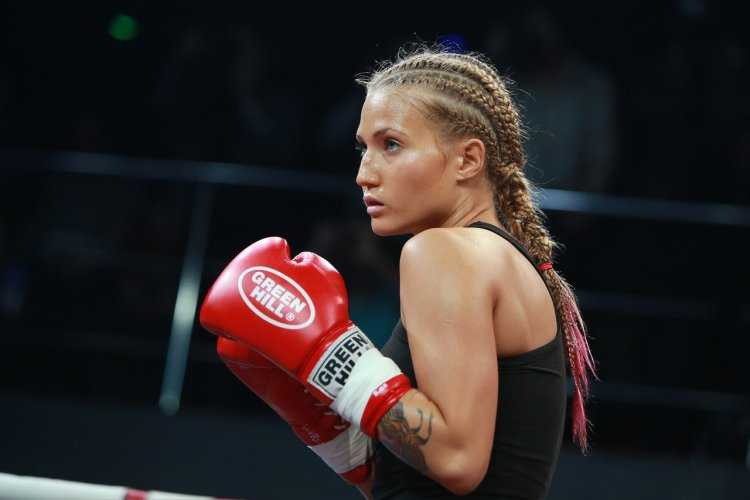 Чемпионка по боксу россиянка18