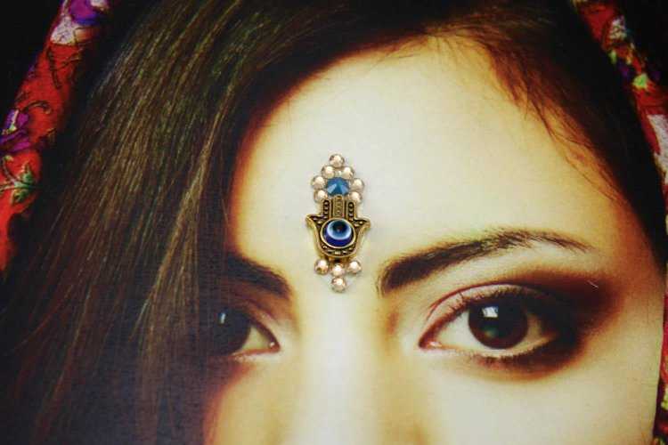 Голубая бинди