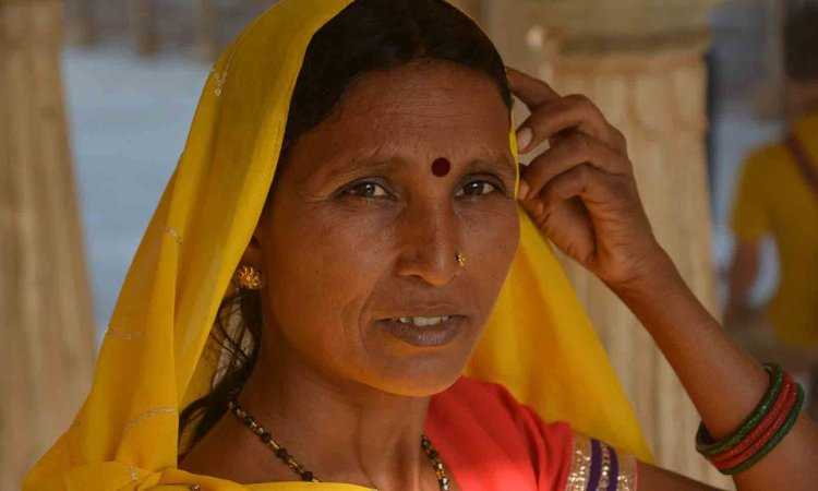 Красная точка на лбу у индианок