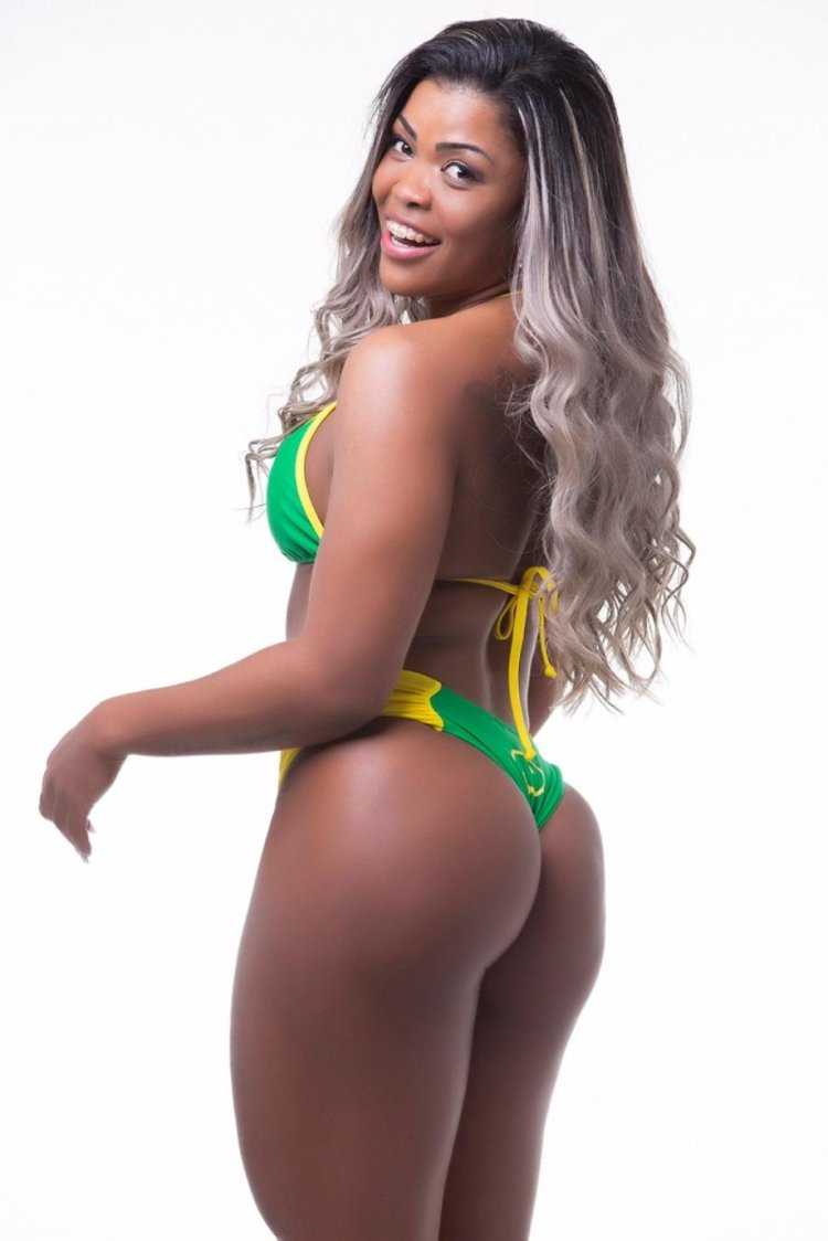 Bria myles попа
