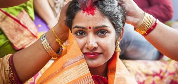 Синдур на проборе