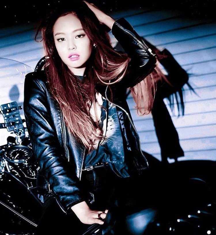 Группа BLACKPINK Дженни