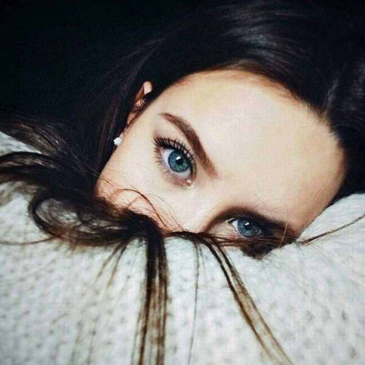 Девочка брюнетка с серыми глазами75