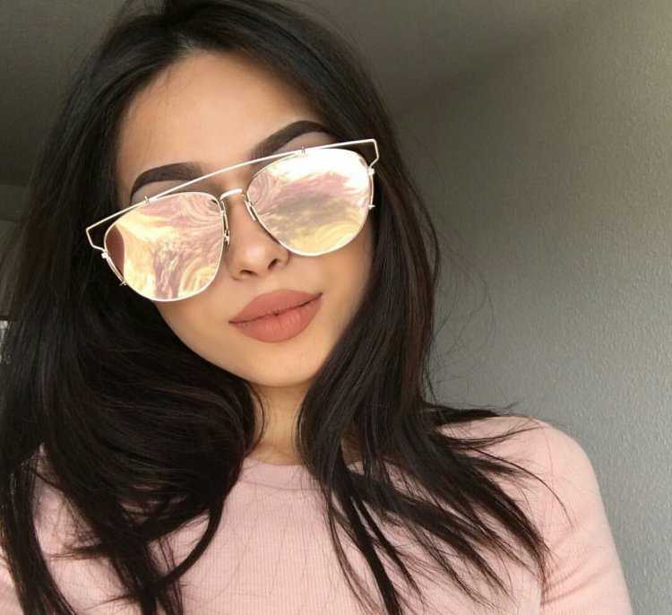 Девушка в очках на аву