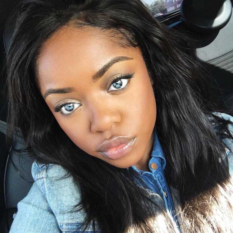 Ebony с голубыми глазами